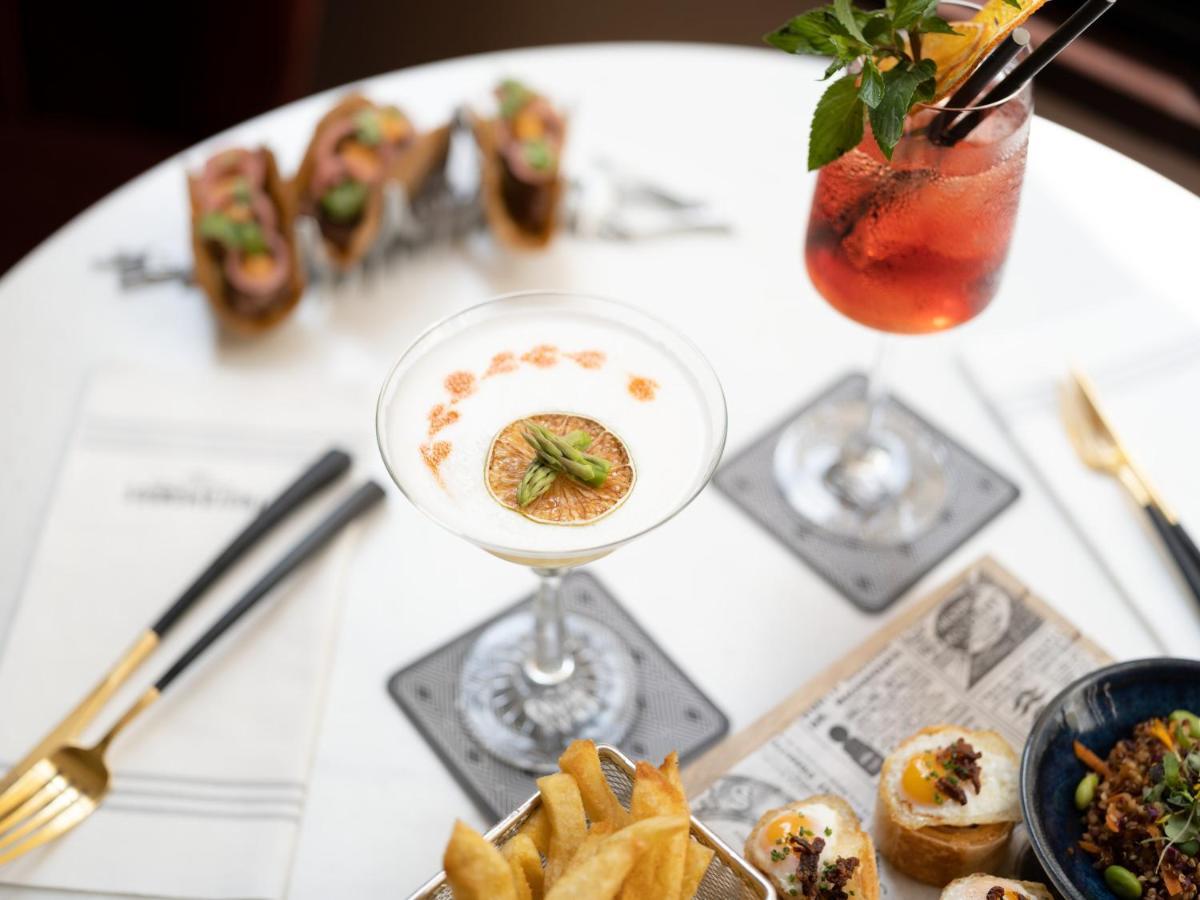 아이레 호텔 아스토리아 팰리스 발렌시아 외부 사진 A cocktail at the bar