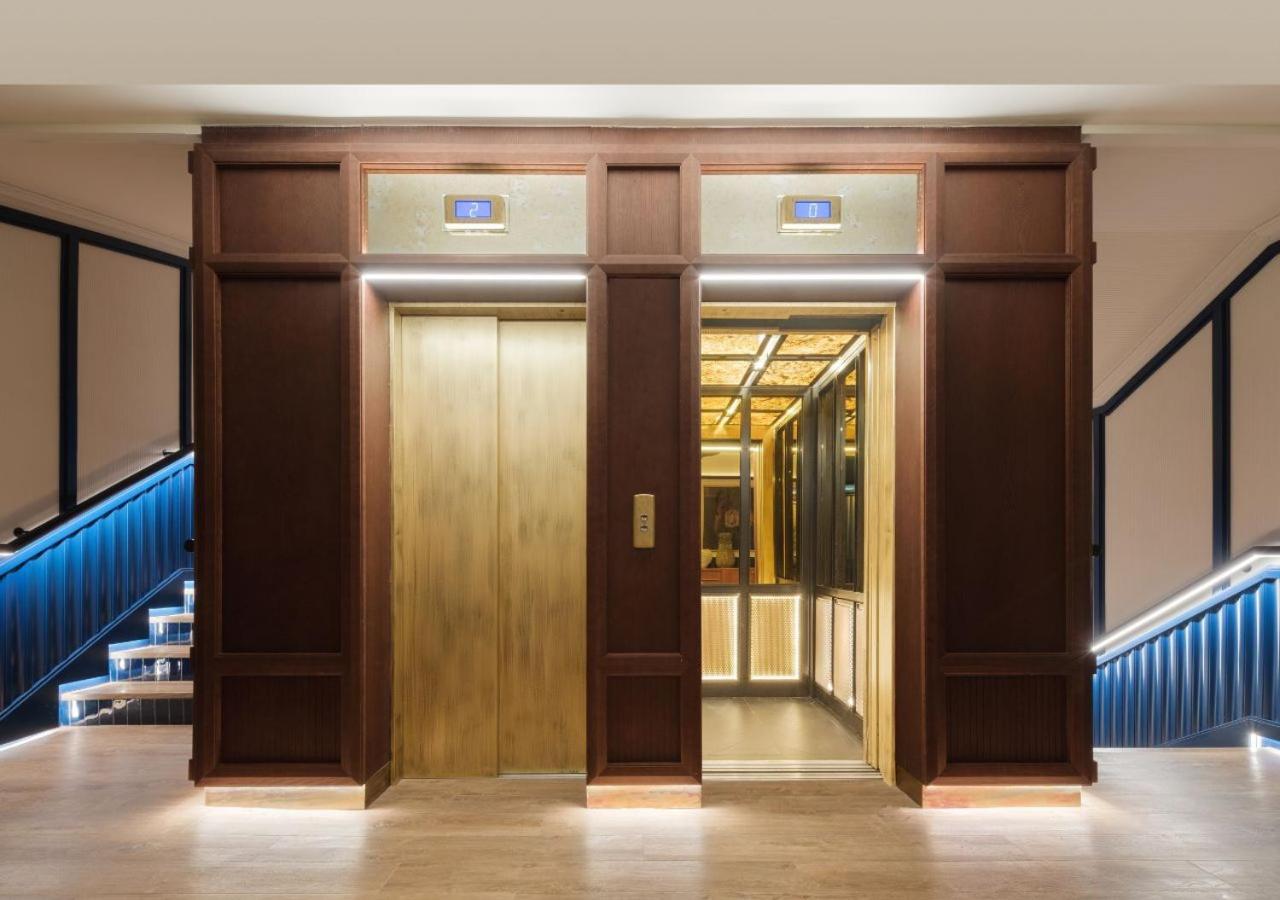 아이레 호텔 아스토리아 팰리스 발렌시아 외부 사진 A residential elevator