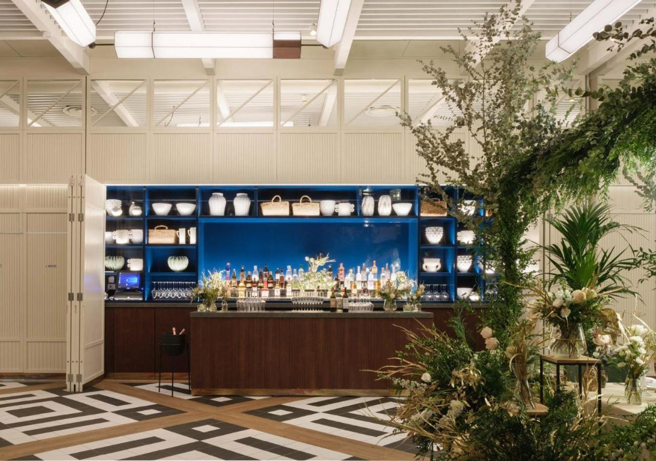 아이레 호텔 아스토리아 팰리스 발렌시아 외부 사진 The bar at the 2019 London Design Festival
