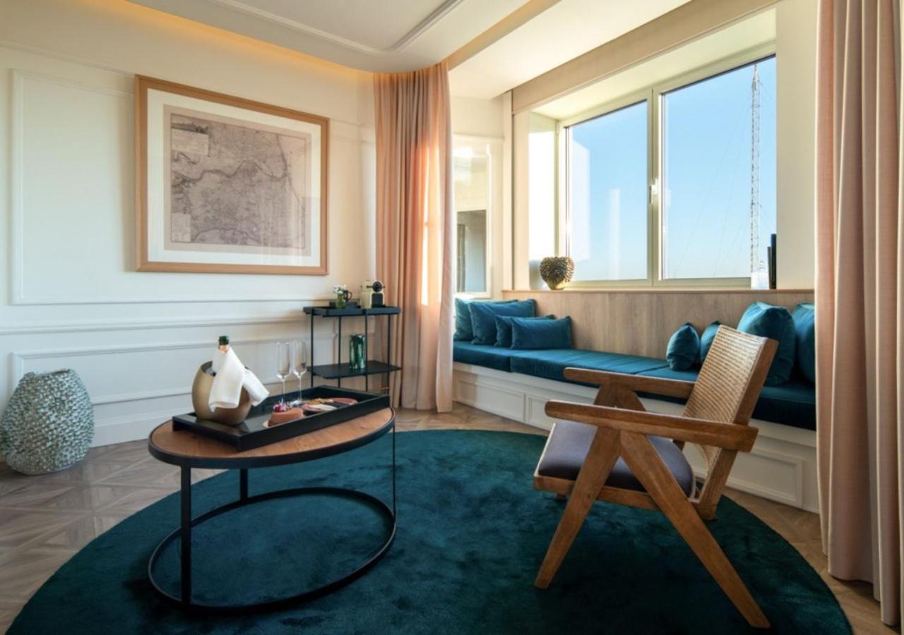 아이레 호텔 아스토리아 팰리스 발렌시아 외부 사진 A room at the hotel
