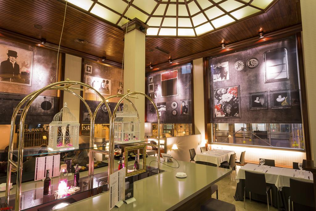 아이레 호텔 아스토리아 팰리스 발렌시아 외부 사진 The interior of the restaurant